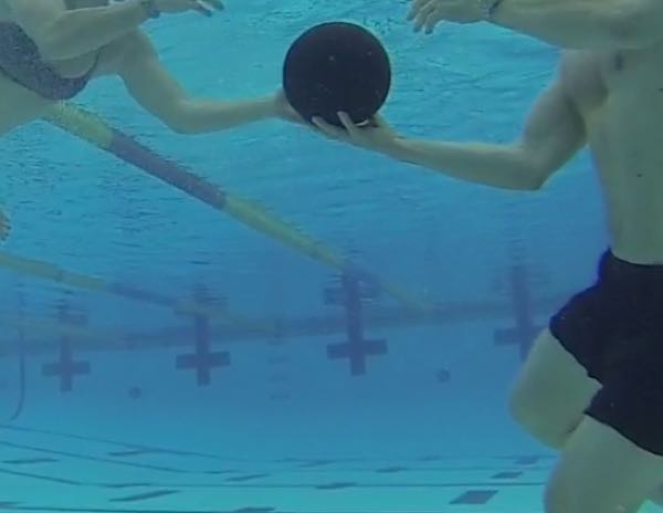 Crossfit in acqua ecco come farlo, avete mai provato?