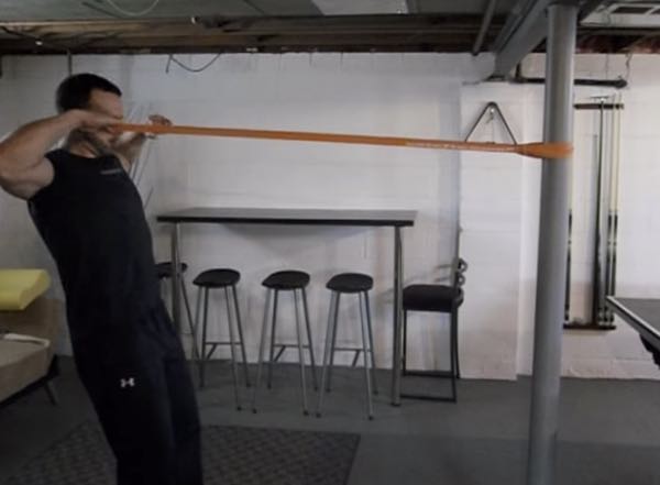 Come fare il Face Pull con banda elastica in modo corretto?