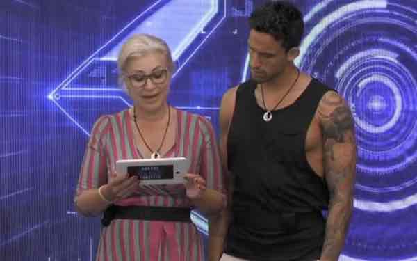 Grande Fratello 15 il comunicato in casa letto da Lucia e i provvedimenti