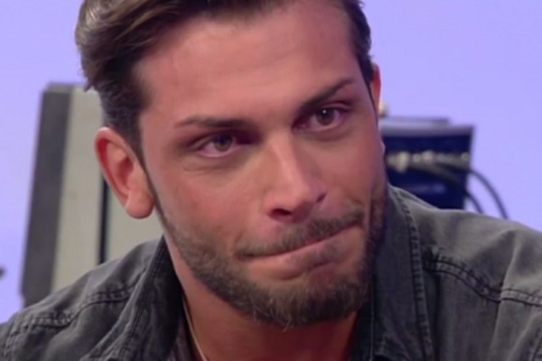 Mariano Catanzaro la risposta all'attacco di Maria De Filippi che potrebbe eliminarlo (registrazione)