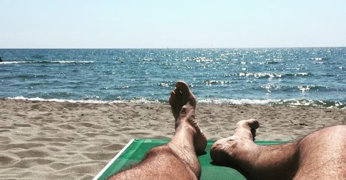 Come prendere il sole proteggendo la pelle ed evitare scottature?