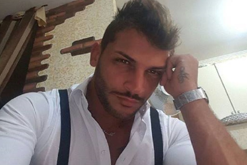 Uomini e donne Mariano Catanzaro bacia una ragazza in discoteca, le corteggiatrici furiose!