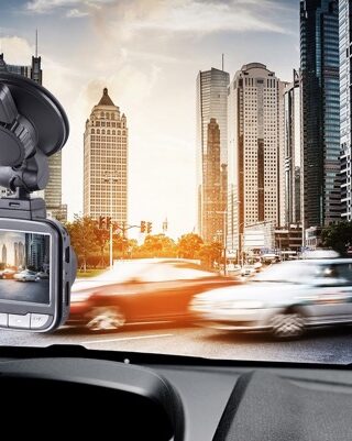 La videocamera per auto che registra senza sosta, caratteristiche e prezzo
