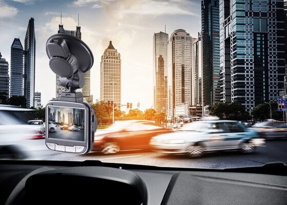 La videocamera per auto che registra senza sosta, caratteristiche e prezzo