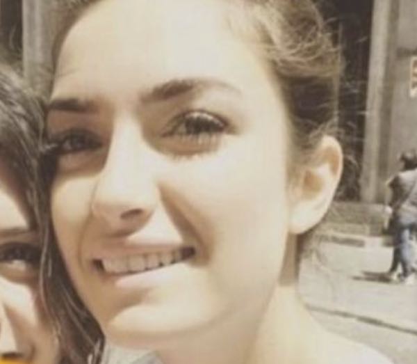 La scelta di Nilufar una ragazza la incontra prima della scelta e Nilufar anticipa che...
