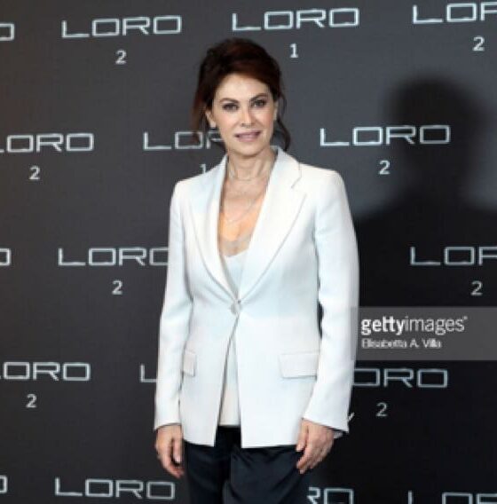 Loro 2 red carpet del film su Berlusconi arriva Elena Sofia Ricci