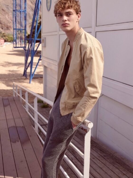 Pitti Uomo giugno 2018 il look dell'uomo che è in perenne cammino