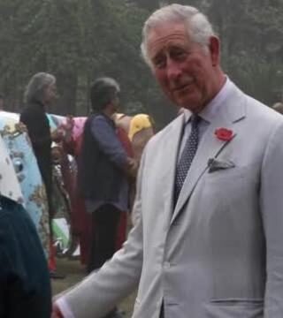 Il Principe Carlo accompagnerà Meghan Markle all'altare per le nozze con il Principe Harry