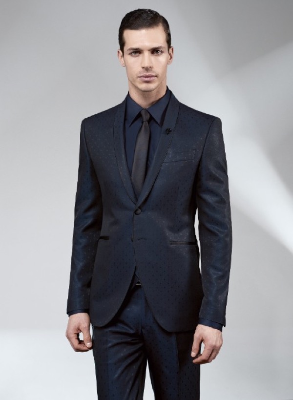 Moda uomo i completi classici che vestono l'eleganza maschile