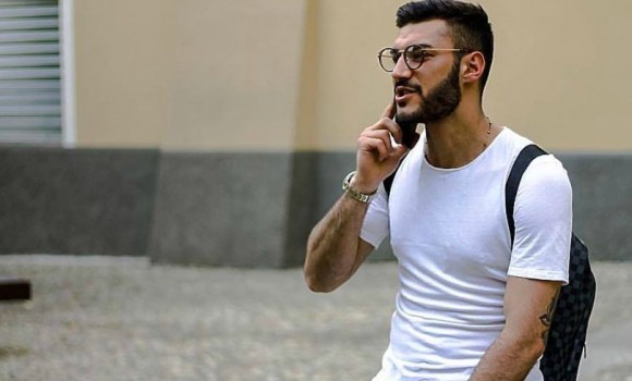 Lorenzo Riccardi commenta l'intervista di Sara Affi e si prende gioco di lei