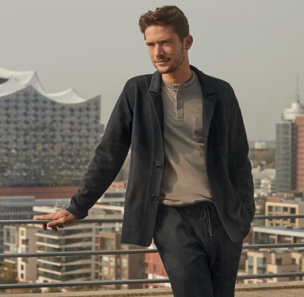 Il "soft blazer" che mixa l'abbigliamento relax allo stile formale