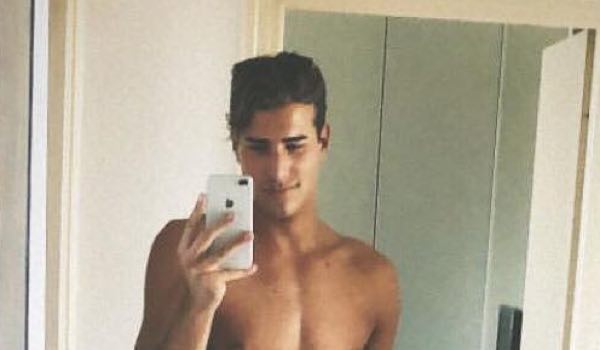 Nicolò Ferrari in mutande davanti a tutti per la prima volta, cosa dirà Marta Pasqualato?