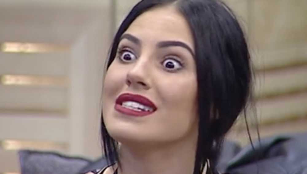 Giulia De Lellis e gli errori grammaticali nella lettera scritta alla ragazza che ha scritto la tesi su di lei