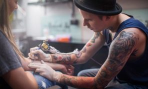 Tatuaggi tendenza estate: la moda dei tattoo si conferma in costante crescita