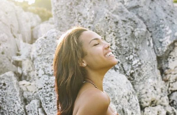 Virginia Stablum di Uomini e donne senza reggiseno sui social