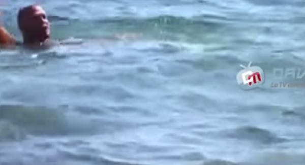 Stefano de Martino nudo a Temptation Island Vip video e foto, il costume in aria