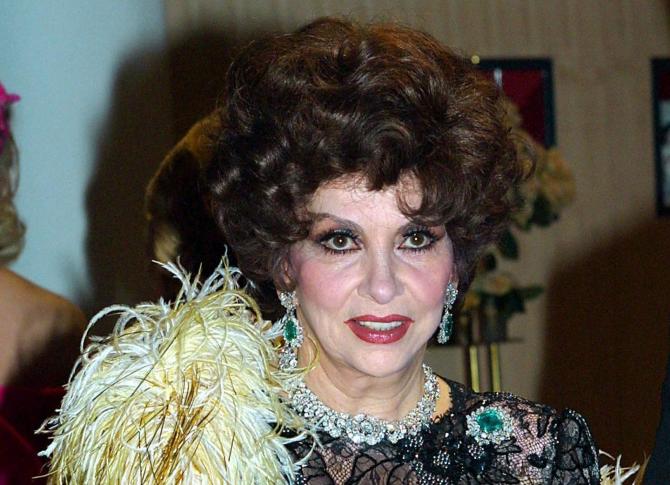Gina Lollobrigida incidente in casa finisce in ospedale e salta intervista a Domenica In