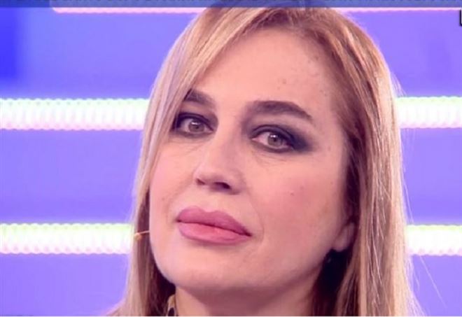 Lory Del Santo al Grande Fratello Vip 3 comunicato Mediaset e la Del Santo parla con Ilary