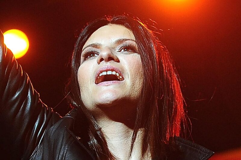 Laura Pausini pubblica il suo diario e spunta il nome del suo famoso ex fidanzato