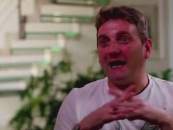 Uomo nato senza pene fa l'amore per la prima volta e collassa: la storia di Andrew Wardle