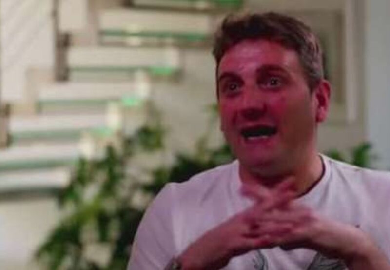 Uomo nato senza pene fa l'amore per la prima volta e collassa: la storia di Andrew Wardle