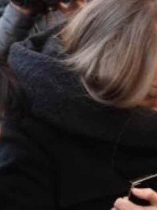 Funerali Antonio Megalizzi la fidanzata straziata dal dolore abbraccia i genitori