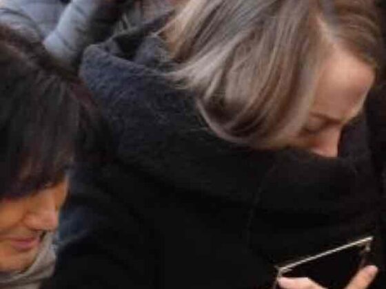 Funerali Antonio Megalizzi la fidanzata straziata dal dolore abbraccia i genitori