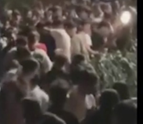 Sfera Ebbasta il video della tragedia in discoteca quando crolla il ballatoio