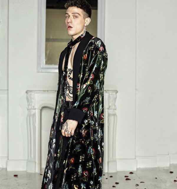 Irama abito e stilista scelto per Sanremo 2019 che look indossa?