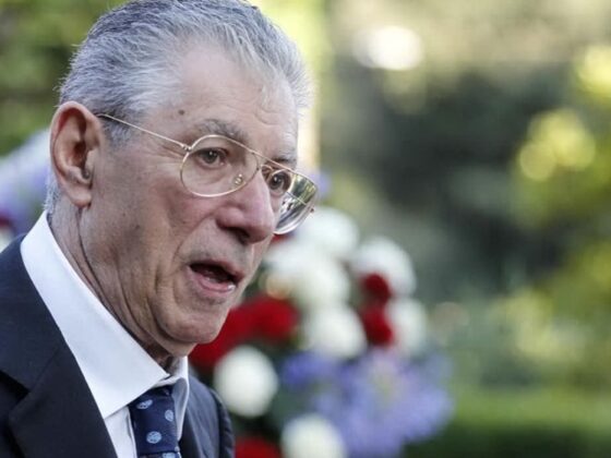 Umberto Bossi malattia ricoverato in ospedale sta male che cos'ha?