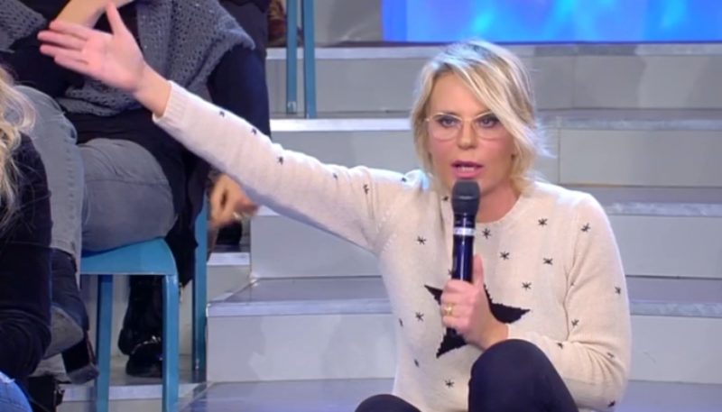Uomini e donne un'altra coppia inganna la redazione e la De Filippi si arrabbia