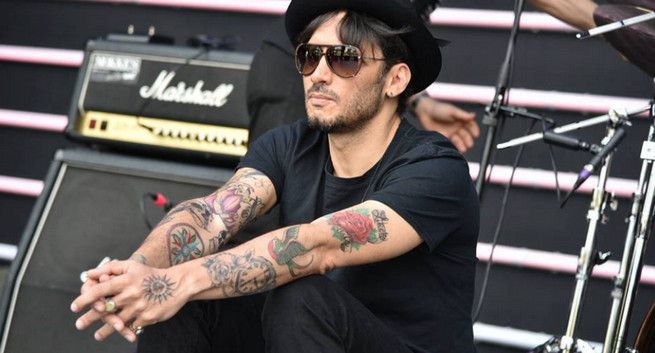 Fabrizio Moro Sanremo 2019 abito e stilista all'Ariston nella serata dei duetti