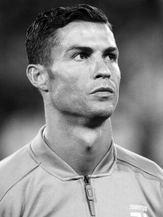 Cristiano Ronaldo apre la clinica per il trapianto di capelli e contro la caduta dei capelli