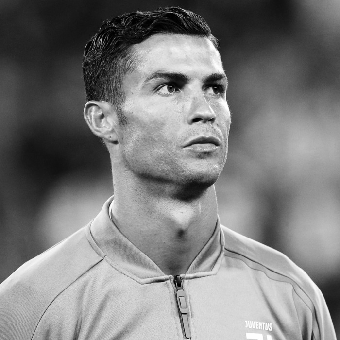 Cristiano Ronaldo apre la clinica per il trapianto di capelli e contro la caduta dei capelli