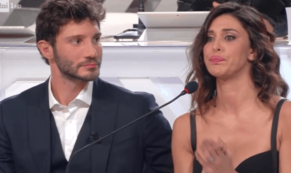 Belen, Stefano e Santiago la prima foto insieme e il ritratto di una famiglia ritrovata