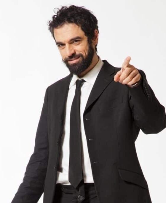 Dino Giarrusso de Le Iene nudo ecco la foto insieme ad una donna