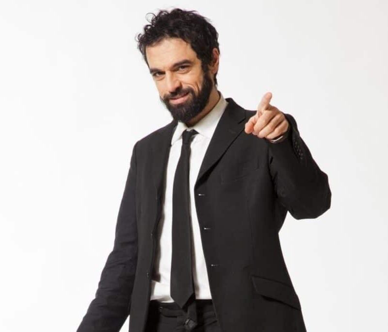 Dino Giarrusso de Le Iene nudo ecco la foto insieme ad una donna