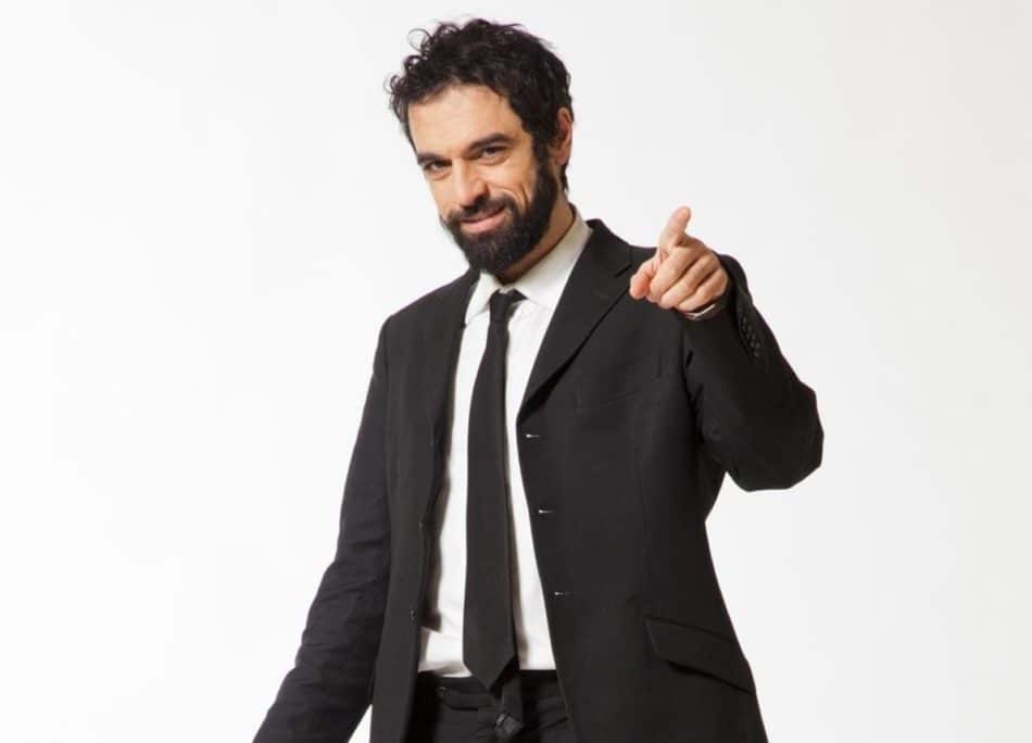 Dino Giarrusso de Le Iene nudo ecco la foto insieme ad una donna