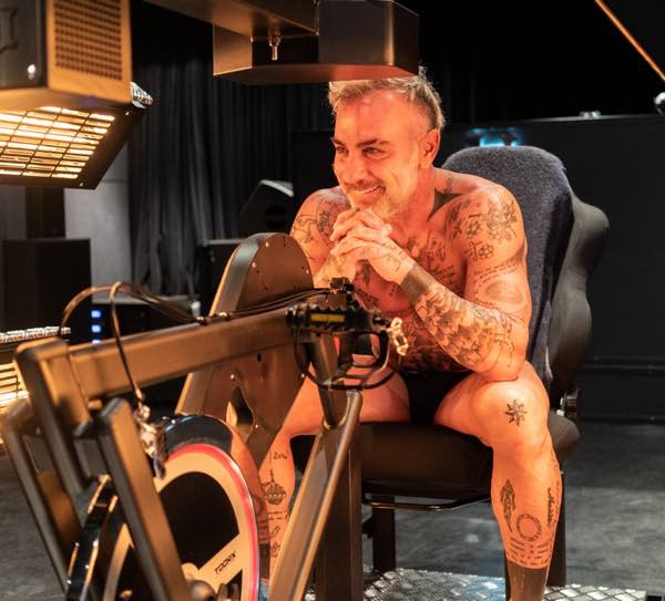 Gianluca Vacchi a Rimini Wellness spiega come riesce ad avere una forma fisica perfetta