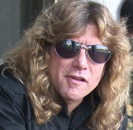 Guns N 'Roses Steven l'ex batterista Adler ricoverato dopo la pugnalata ecco come sta