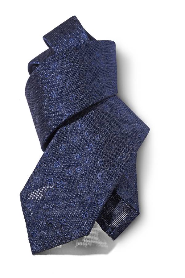 Tendenze cravatte uomo 2019 quale modelli scegliere stampa o righe?