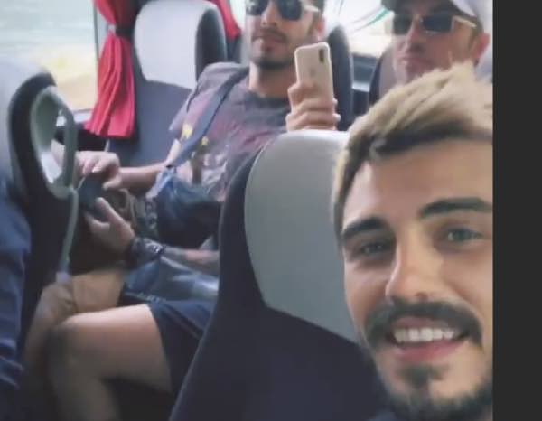 Francesco Monte sul Lago di Como per la sfilata Guess senza Diletta Leotta