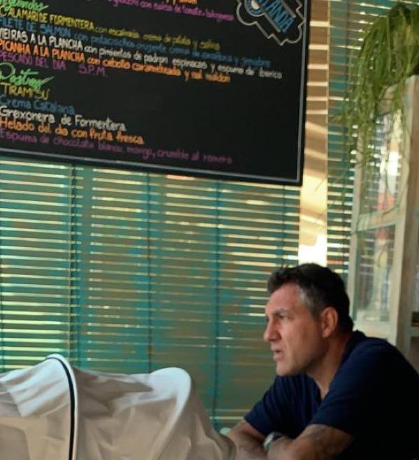 Vieri a Formentera Con Costanza e la bambina ecco le foto mentre fanno colazione