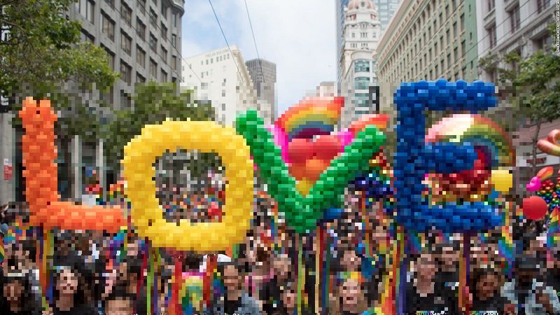 Gay Pride Calabria grande successo e l'Emilia Romagna approva legge omofobia