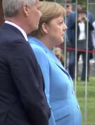 La Merkel non sta bene il video del nuovo tremore il terzo in poche settimane
