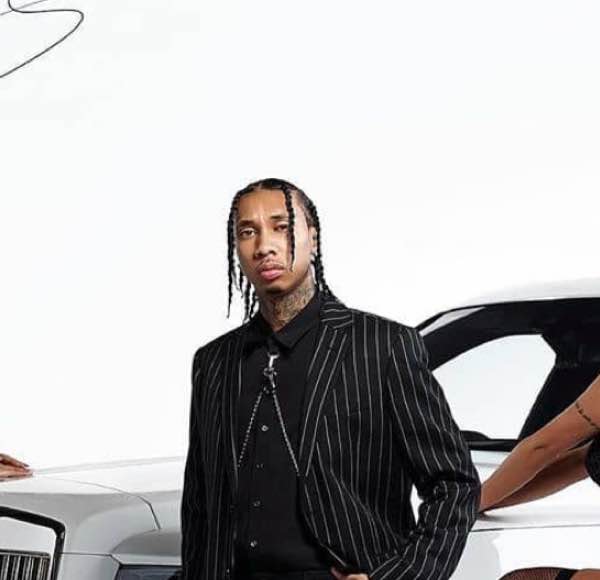 Il rapper americano Tyga sceglie un abito di Roberto Cavalli