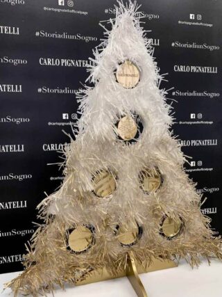 Il Natale dei 100 alberi d'autore