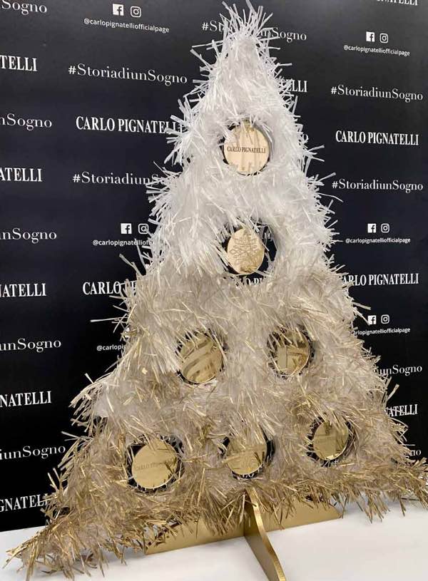 Il Natale dei 100 alberi d'autore