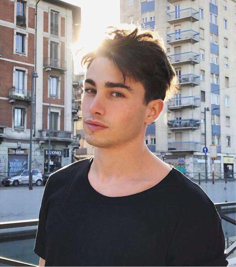 Riki abito e stilista a Sanremo 2020 che look ha scelto