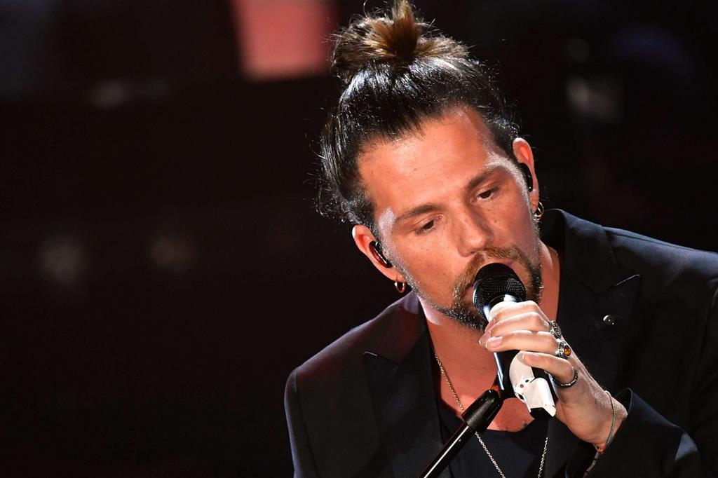 Abito Enrico Nigiotti Sanremo 2020 stilista chi lo veste